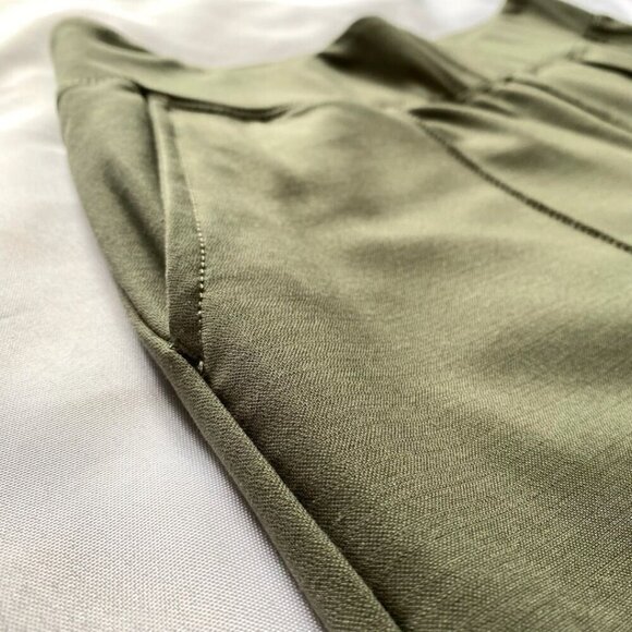 FIGS CLOTHING WOMEN'S KIV STRETCH WIDE CROPPED LEG PIN-TUCK PANTS IN MUTED GREEN - Picture 7 of 9